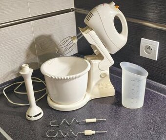 Kuchynský multifunkčný šľahač