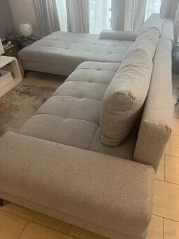 🛋 Predám svetlosivú rohovú sedačku – veľmi dobrý stav