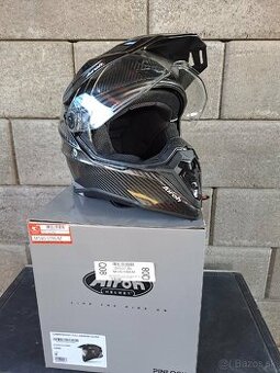 Motorkárska prilba AIROH CARBON