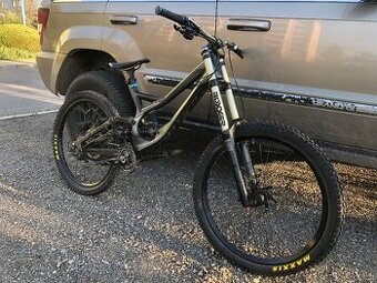 Specialized demo 8