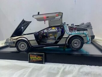 BACK TO THE FUTURE DELOREAN