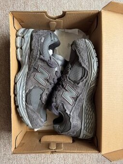 New balance 2002r