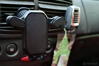 Stabilný držiak na mobil do auta