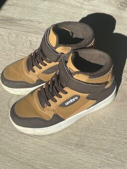 Umbro jesenne/ zimné topanky 30