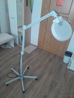 Biela lupa lampa