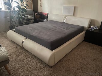 Manželská posteľ čalúnená