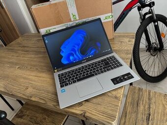 15.6"/Acer/Notebook/4GB RAM DDR5/128GB NVMe SSD/Intel HD 2G