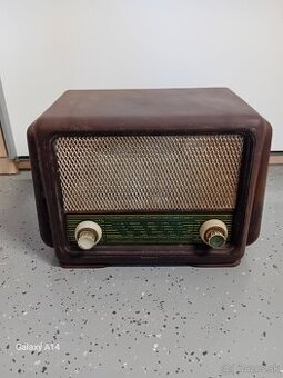 Retro radio