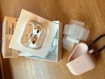 Apple airpods 3 generácia s nabíjacím púzdrom magsafe