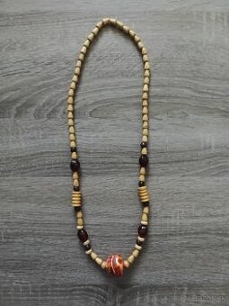 Drevený náhrdelník.