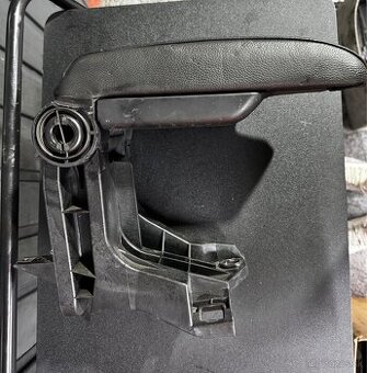 Predám lakťovú opierku BMW E46