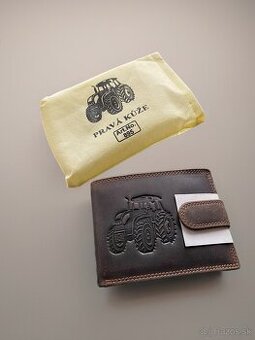 Pánska kožená peňaženka s motívom traktora.