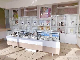 Luxusné predajné vitríny s LED osvetlením