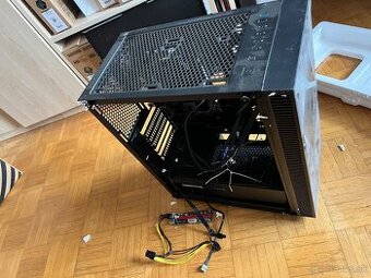 Game Max Black Hole s 1000W zdrojom a maticnou doskou