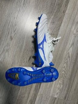 Mizuno Morelia Neo IV