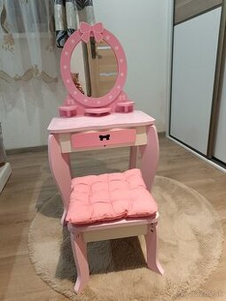 Toaletný stolík so stoličkou