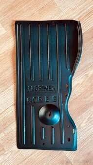 Opel Corsa Pravy spodny kryt pod motor 13432628