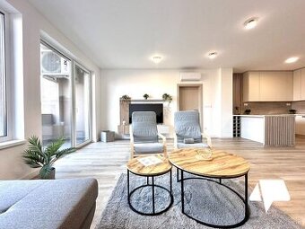 Prenájom, 4-izbový byt + terasa + 2 park.miesta, Hlohovec