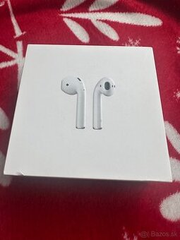 AirPods s nabíjacím puzdrom – výborný stav