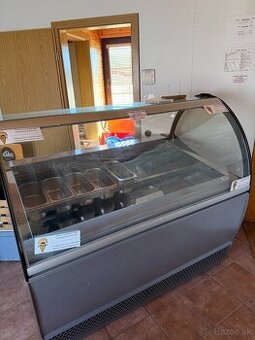 Vitrina na zmrzlinu