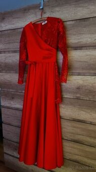 Červené spoločenské šaty s krajkou