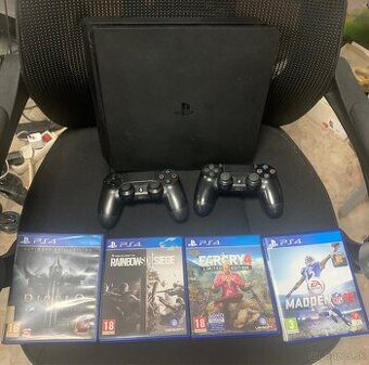 Playstation 4 500 GB + 2 ovládače + 4 hry