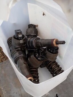 Vstrekovač 038130073AG 0414720215 VW SEAT ŠKODA AUDI 1,9 TDi