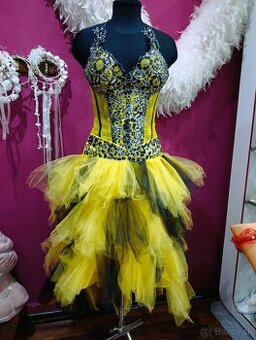 Extravagantne spoločenské šaty