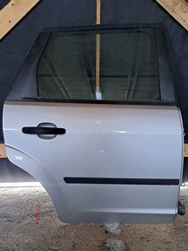 Predám dvere na Ford Focus 2 2004-2008 kombi - 1