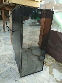 Chladnička na víno Guzzanti GZ 12, 35L