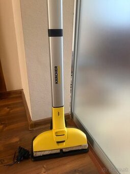 Čistič tvrdých podláh Kärcher FC 3 Cordless Top stav