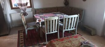 Drevena rohova lavica a stolicky a roztahovaci stol len 445e