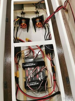 Napredaj RC Yachta