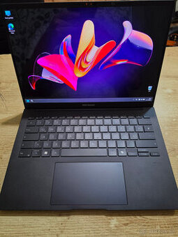 Najnovsi ASUS Zenbook 14 OLED 2025 v TOP stave nepouzivany s