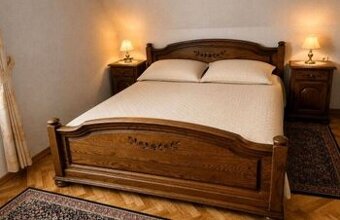 Luxusní vyřezávaná dubová ložnice,7118