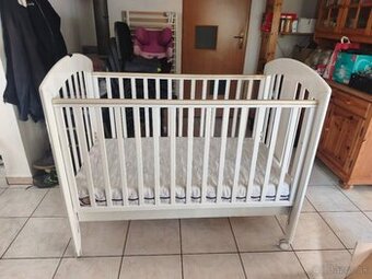 Predám masívnu detskú postieľku 130x80