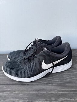 Nike 48,5