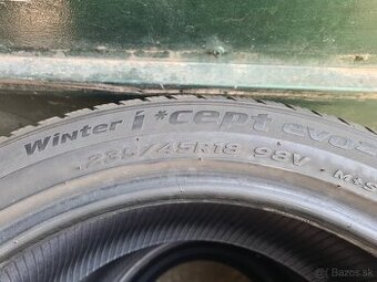 235/45 R18 98V