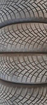 Predám 4ks pekné zimné 205/55r17-95V Hankook