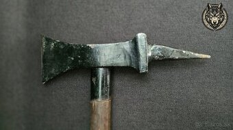 Historický horský čakan / cepín s oceľovou hlavou a oporným