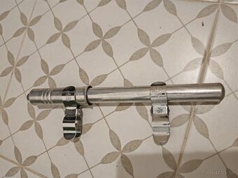 Dámska pumpa na starý historický bicykel