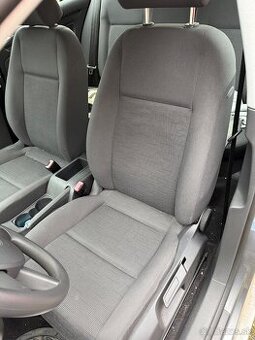 Predám sedadla volkswagen golf 5