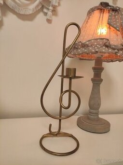 Úplne nový krásny svietnik na vysokú kónickú sviečku