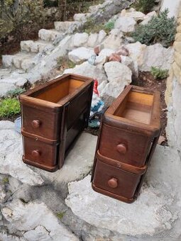 Staré drevené zásuvky aj rám