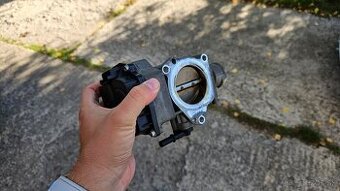 Škrtiaca klapka Peugeot 307 cc