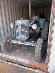 Starý historický traktor Zetor 25 - 1