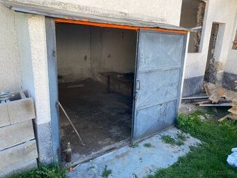 Brána so zárubňou