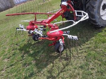 Univerzální 2 rotorový obraceč a shrnovač KUHN