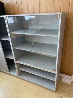 Sklenená vitrína na predaj - zachovaly stav
