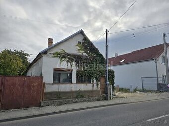 4 izbový rodinný dom vhodný na kompletnú rekonštrukc…